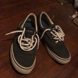 Men’s size 8 Sperry Topsiders.